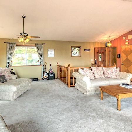 Spacious Kelseyville Home With Large Lakefront Deck! エクステリア 写真
