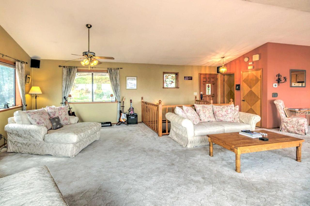 Spacious Kelseyville Home With Large Lakefront Deck! エクステリア 写真
