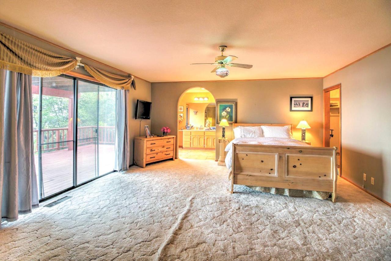 Spacious Kelseyville Home With Large Lakefront Deck! エクステリア 写真
